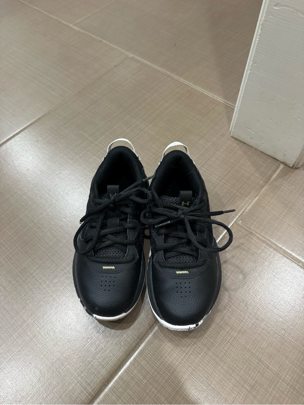 Under Armour Boys Lockdown Basketball Shoes, Size 13K